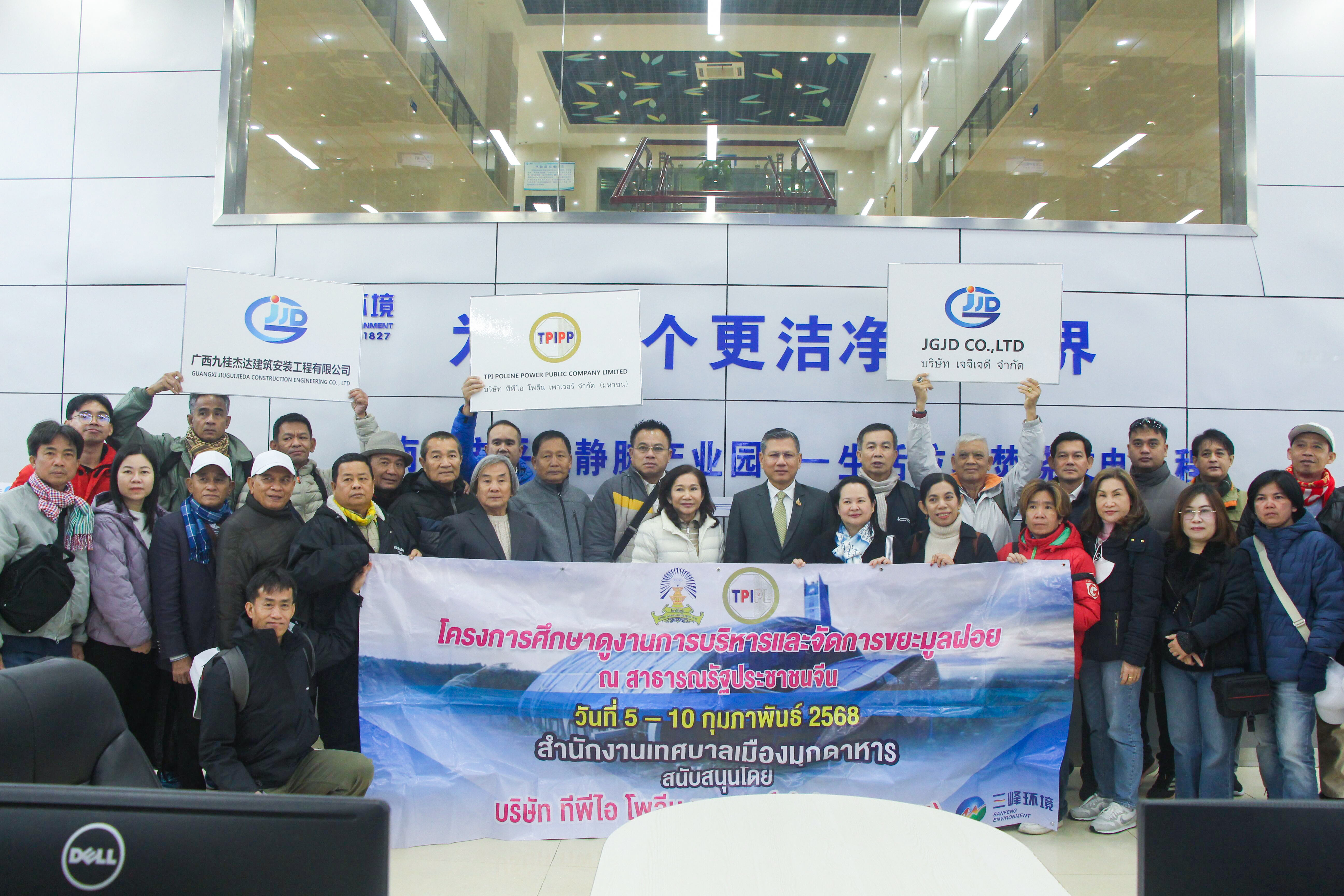 泰國穆達(dá)漢府府尹沃拉巖·布納拉吉一行到南寧三峰公司參觀交流